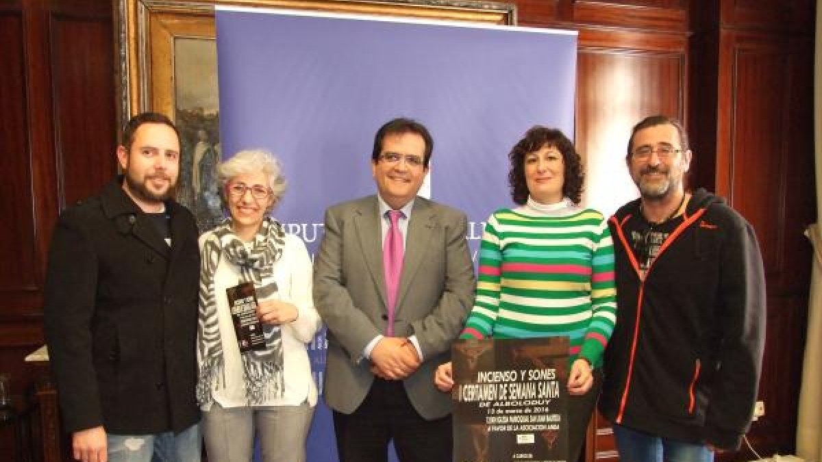 El diputado de cultura la alcaldesa de Alboloduy, ANDA y el creador del evento.