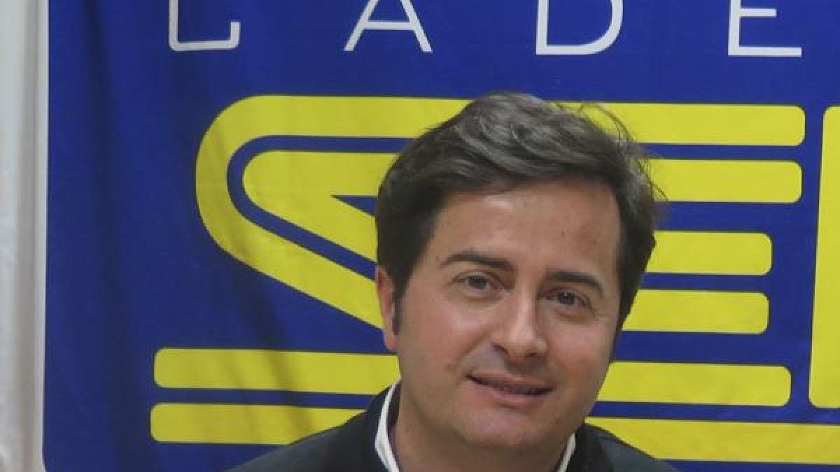 El alcalde en los estudios de SER Poniente.