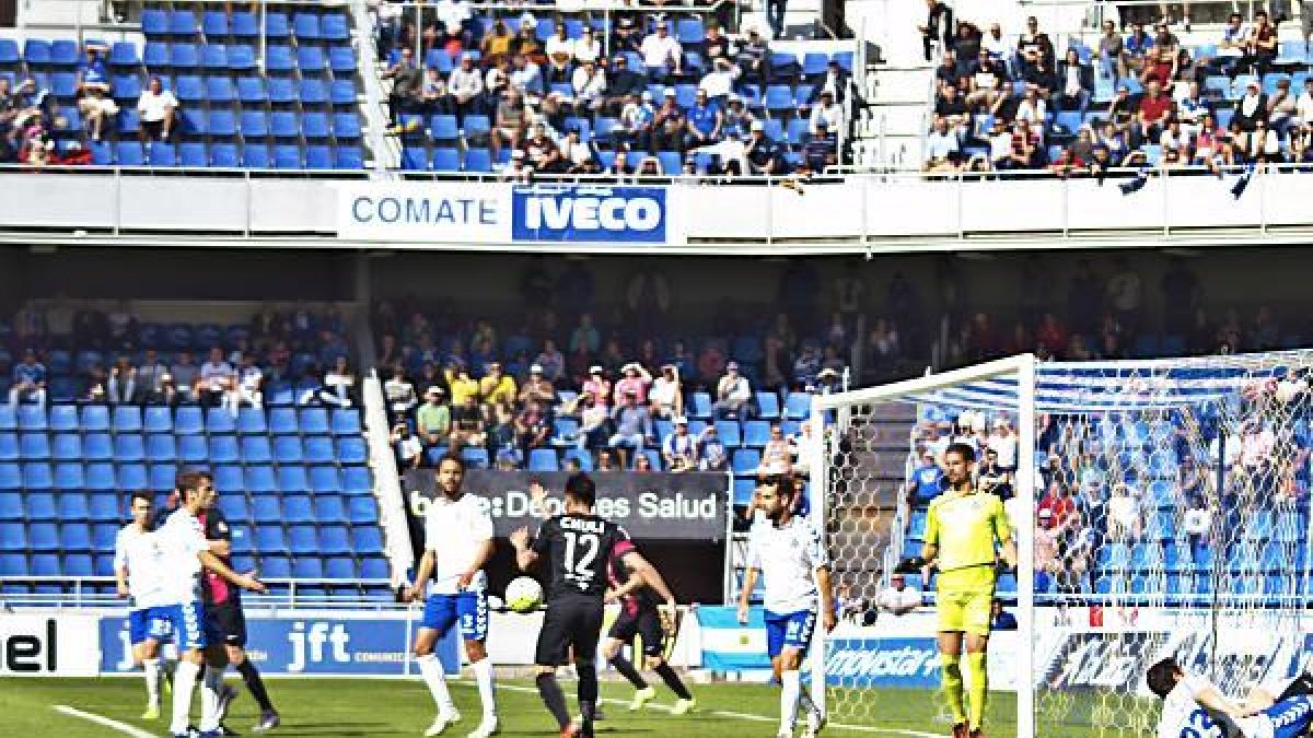 Chuli le da la espalda al gol lejos del Mediterráneo.