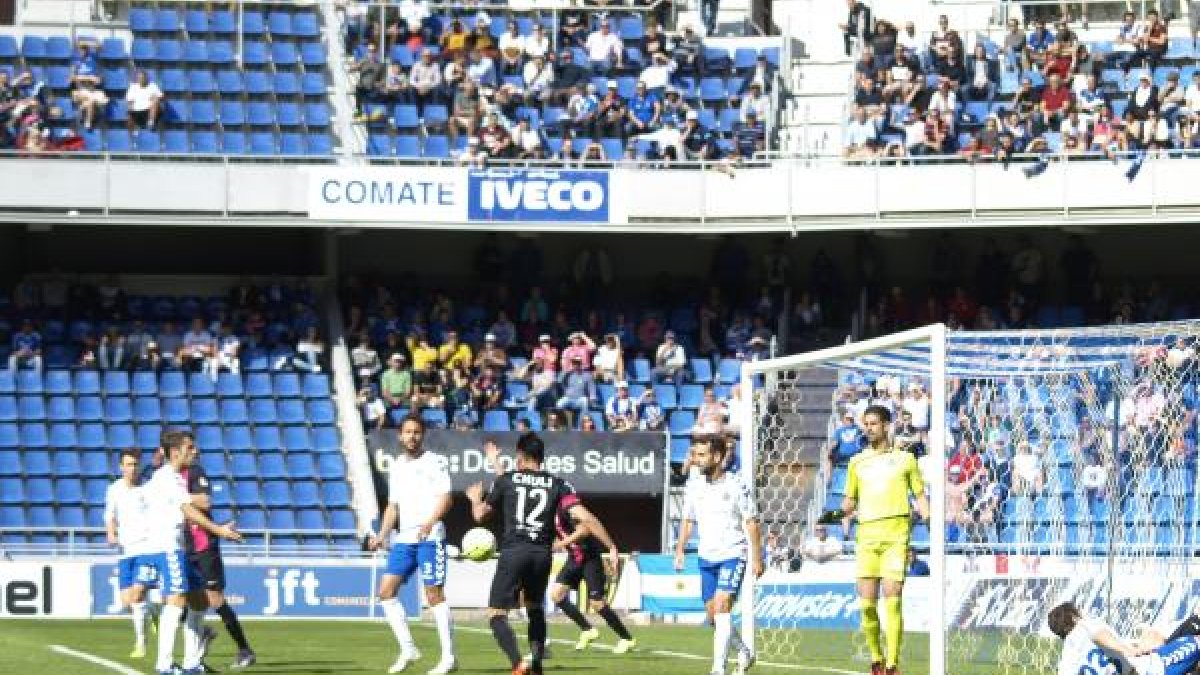 Una jugada del partido.