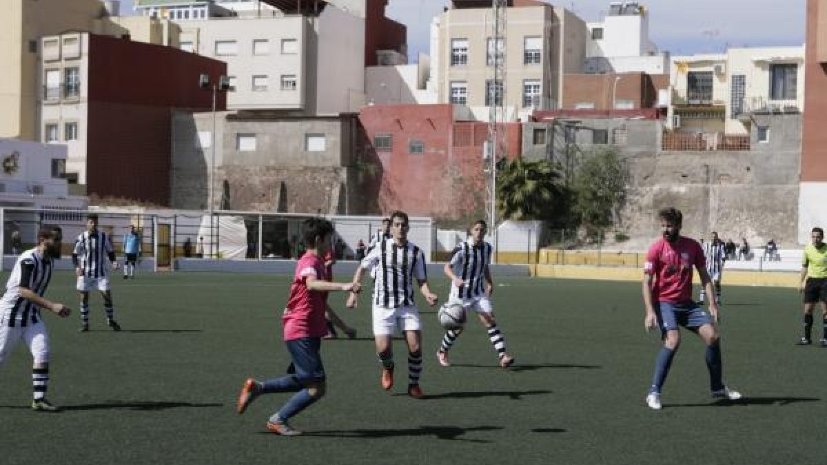 Una jugada del partido.