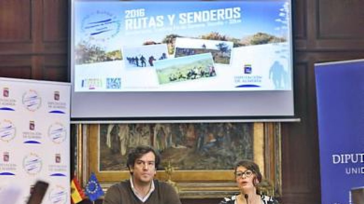 La Diputada, Ángeles Martínez, con Juanjo Salvador.