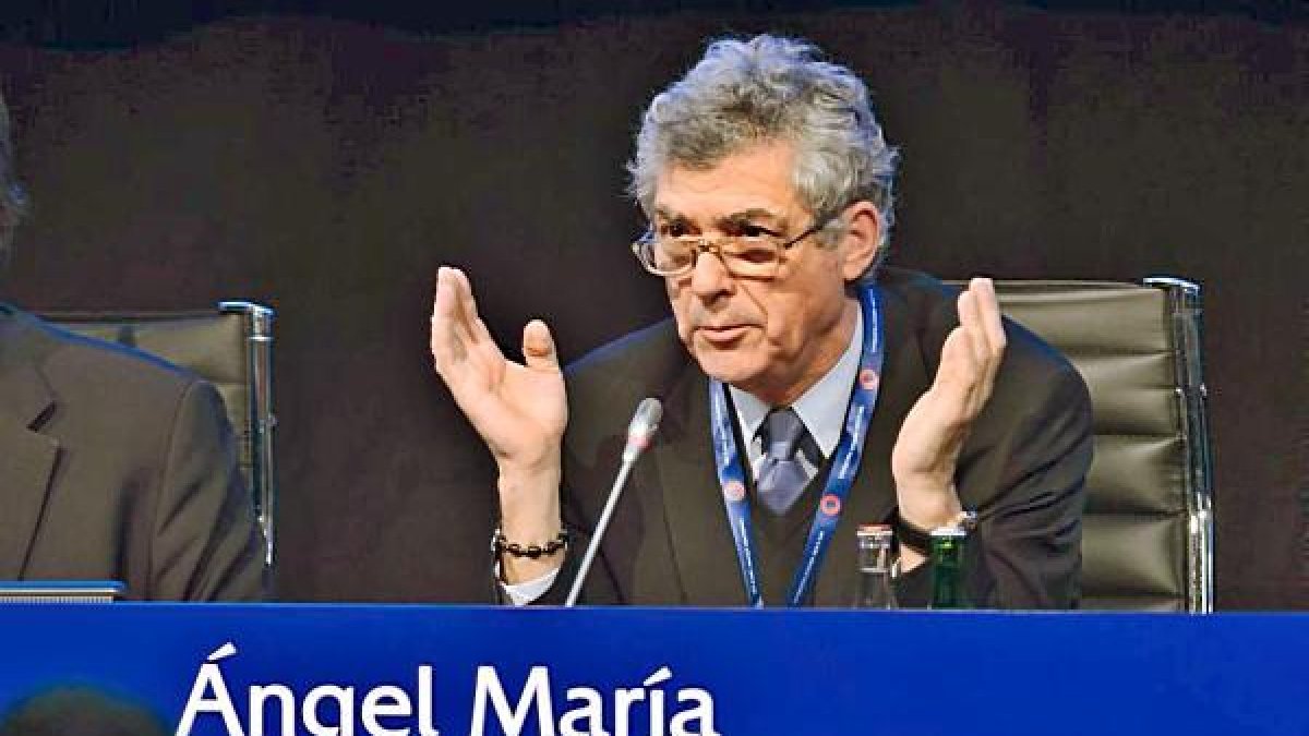 Ángel maría Villar quiere dar el salto.