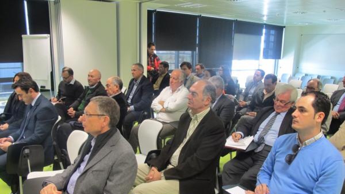 Participantes   en la comisión de estudio del plan de industrialización.