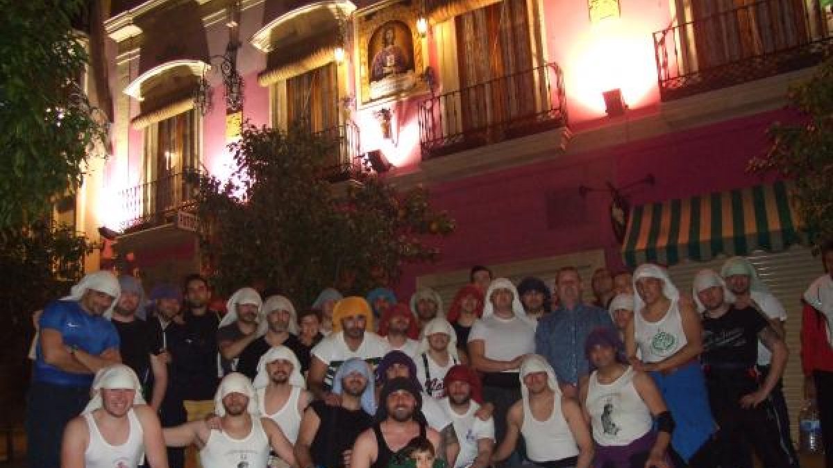 Más de 40 hombres integran la cuadrilla de costaleros de Jesús Cautivo de Medinaceli, para un paso que calza 30 costaleros y que es una de las joyas