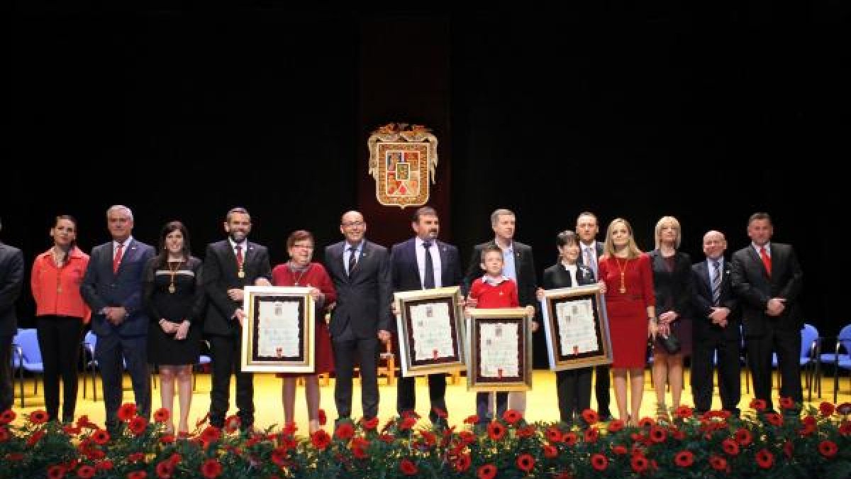 Foto de familia en el Día del Villazgo de 2015.