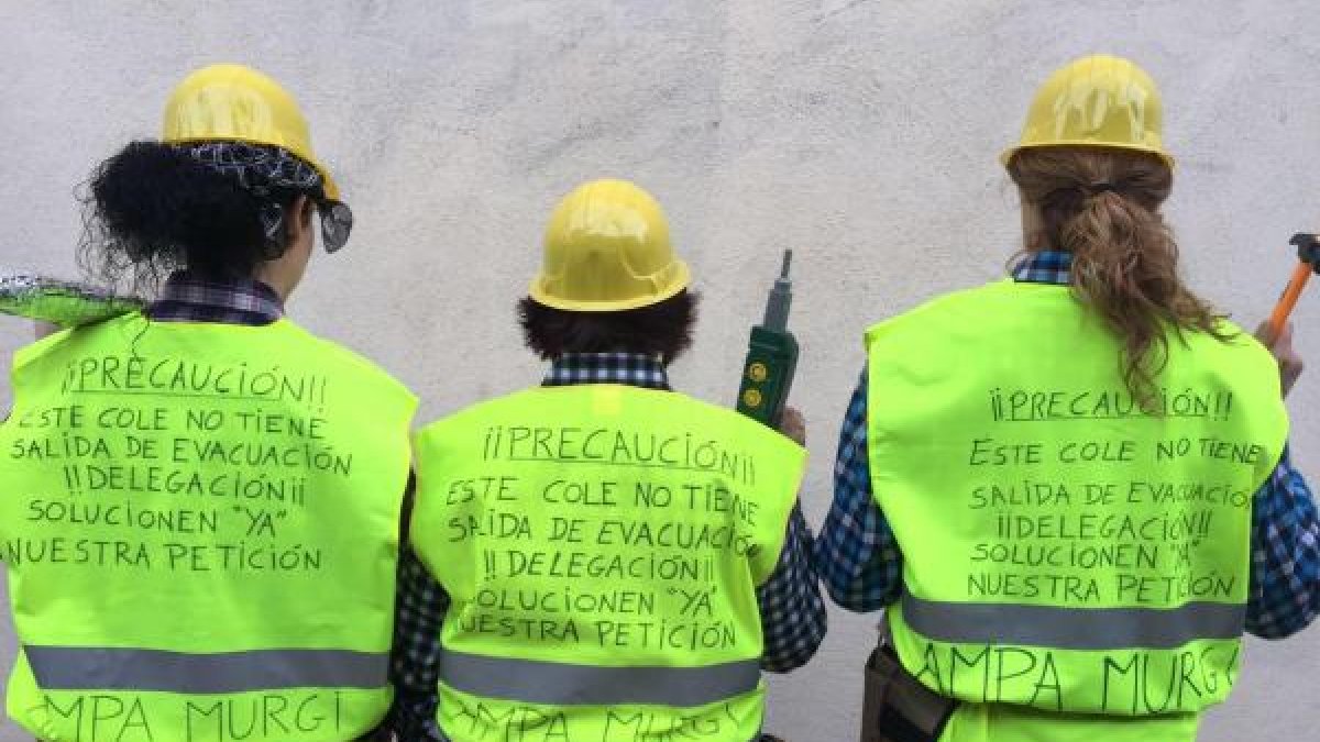 Madres del AMPA Murgi luchando por el centro.