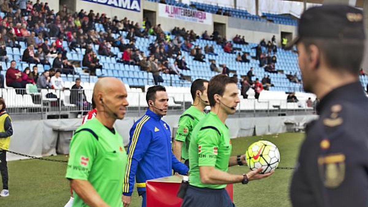 Pizarro Gómez saliendo al Estadio Mediterráneo.