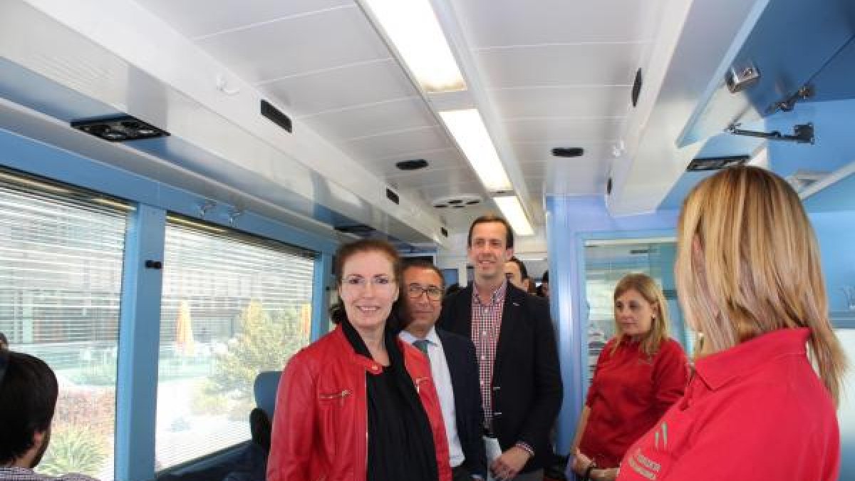Gracia Fernández, Arif Laarej y José María Martín, en la autohemoteca.