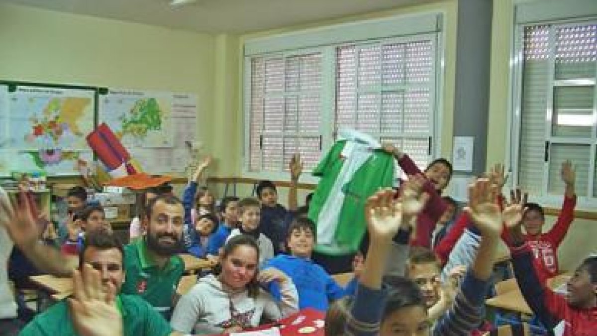 Lope de Vega con banderas de Unicaja.