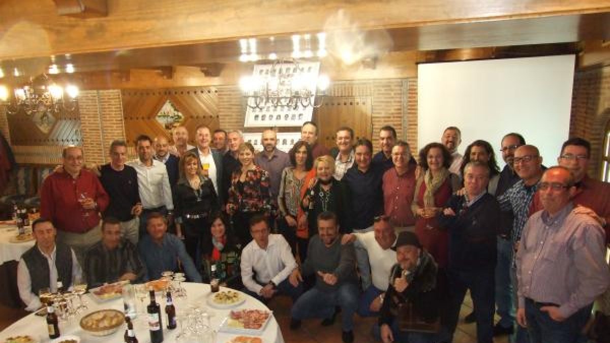 Los antiguos alumnos de la 6ª promoción del Colegio de los Franciscanos, años 1972-1980, se reúnen tras más de treinta y cinco años sin verse.