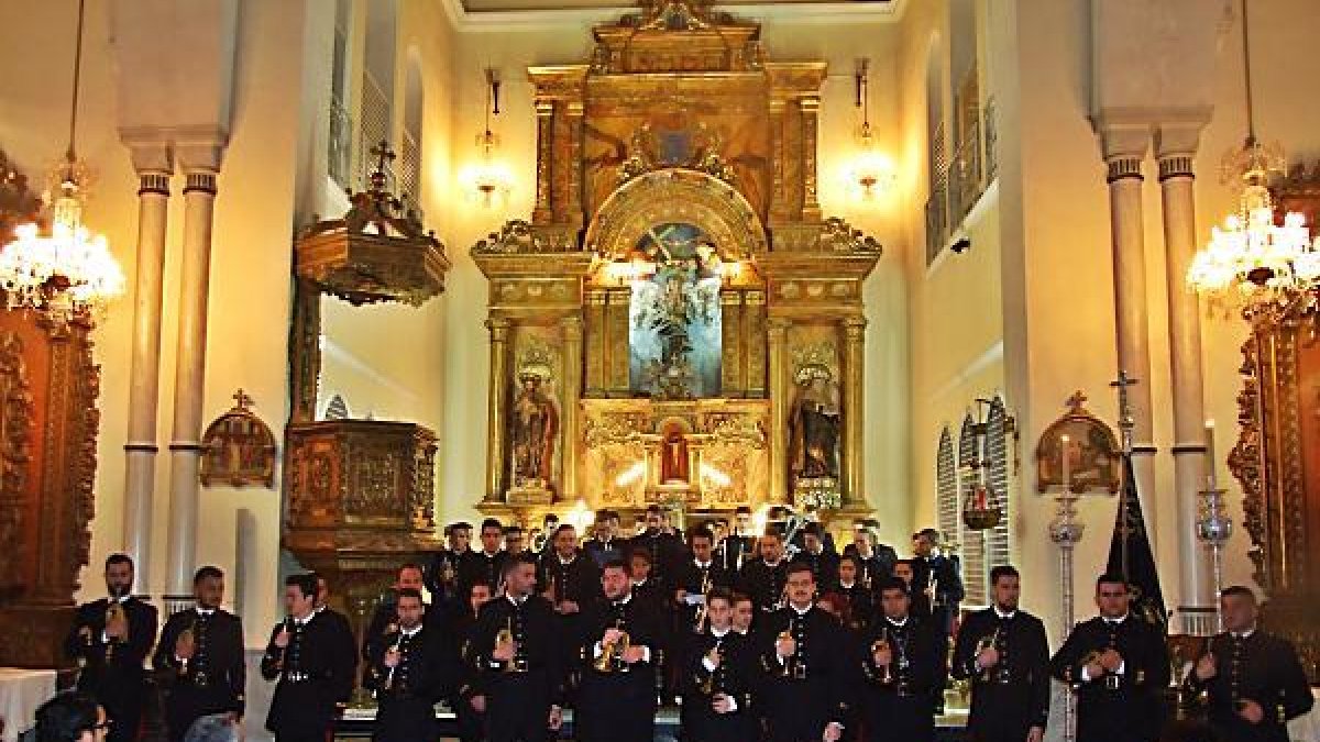 La Banda de Tambores y Cornetas Nuestra Señora del Carmen, de Almería, durante el concierto que ofreció en la Compañía de María.