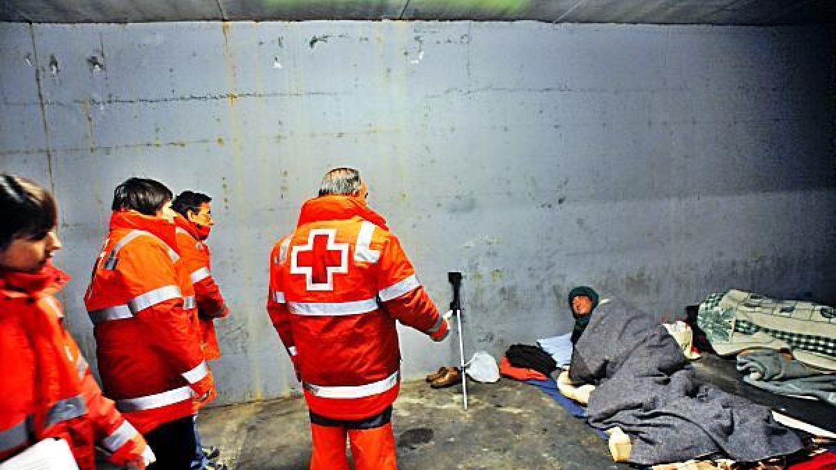 Atención de miembros de la Unidad de Emergencia Social en las calles hace un tiempo.