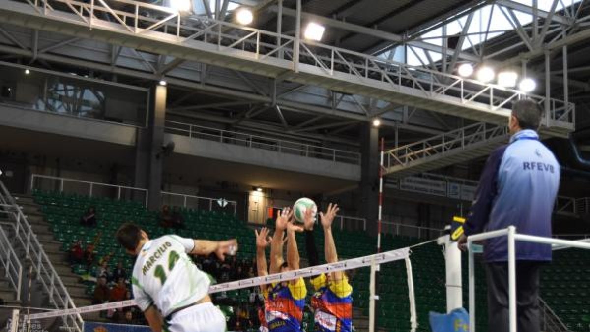 Marcilio Braga supera el bloqueo de Ibiza.