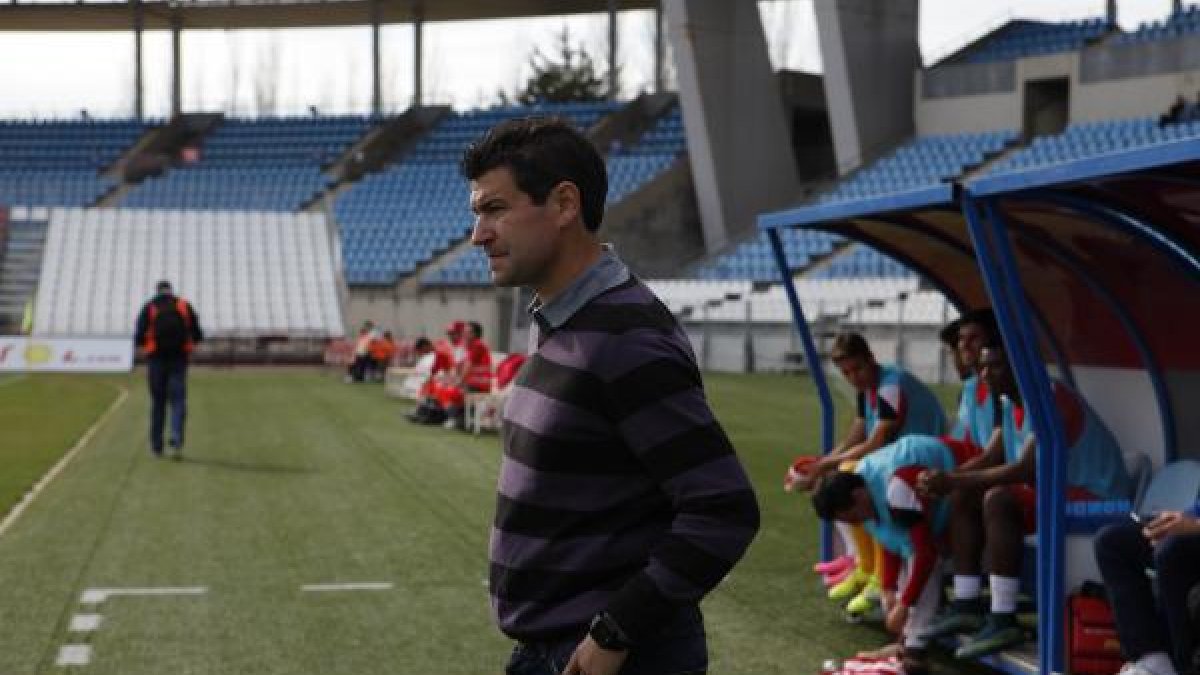 Fernando Estévez, técnico del Almería B.