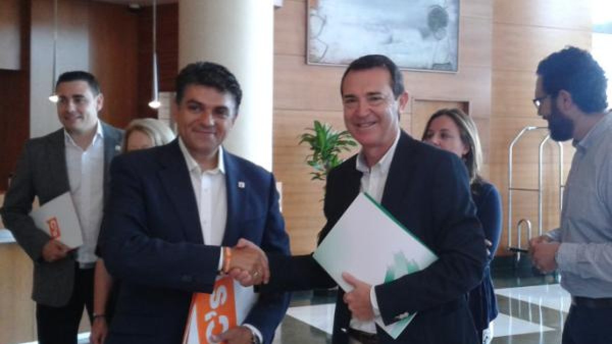 Cazorla y Navas en las negociaciones para formar gobierno municipal.