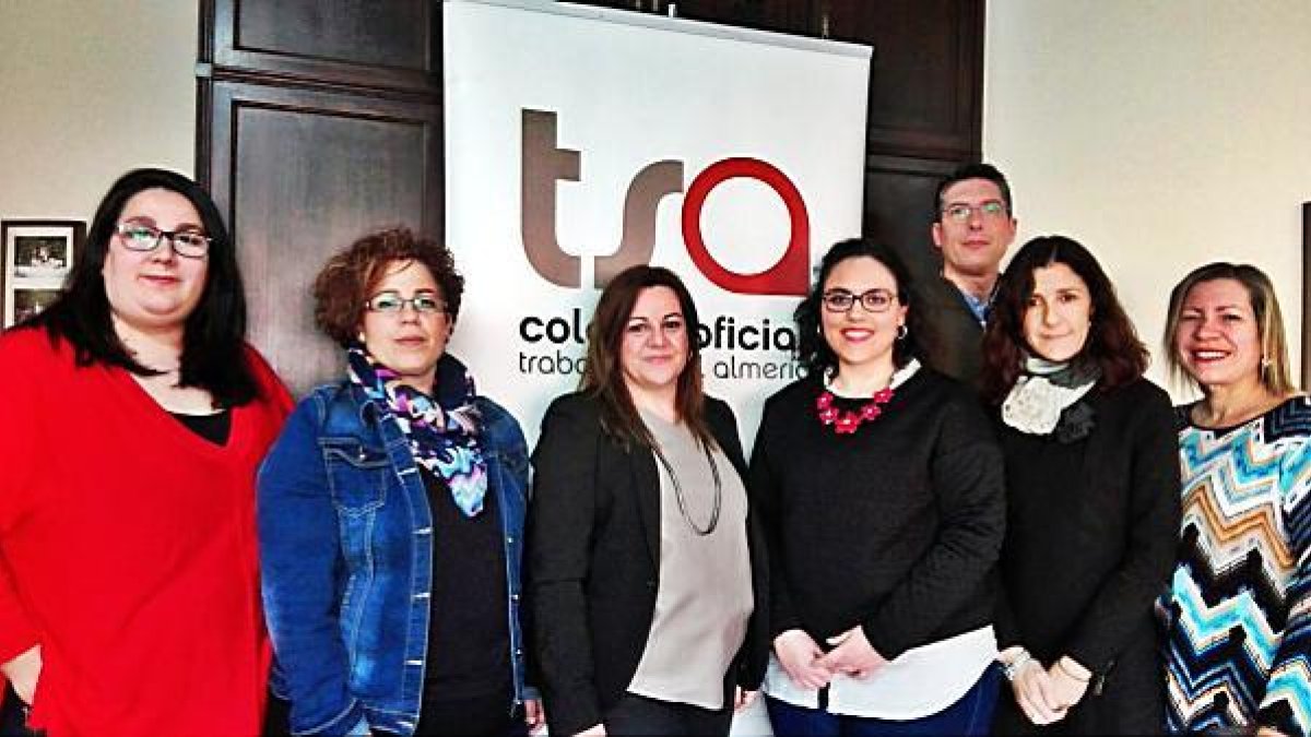 miembros de la Junta, con Encarna Peláez en el centro