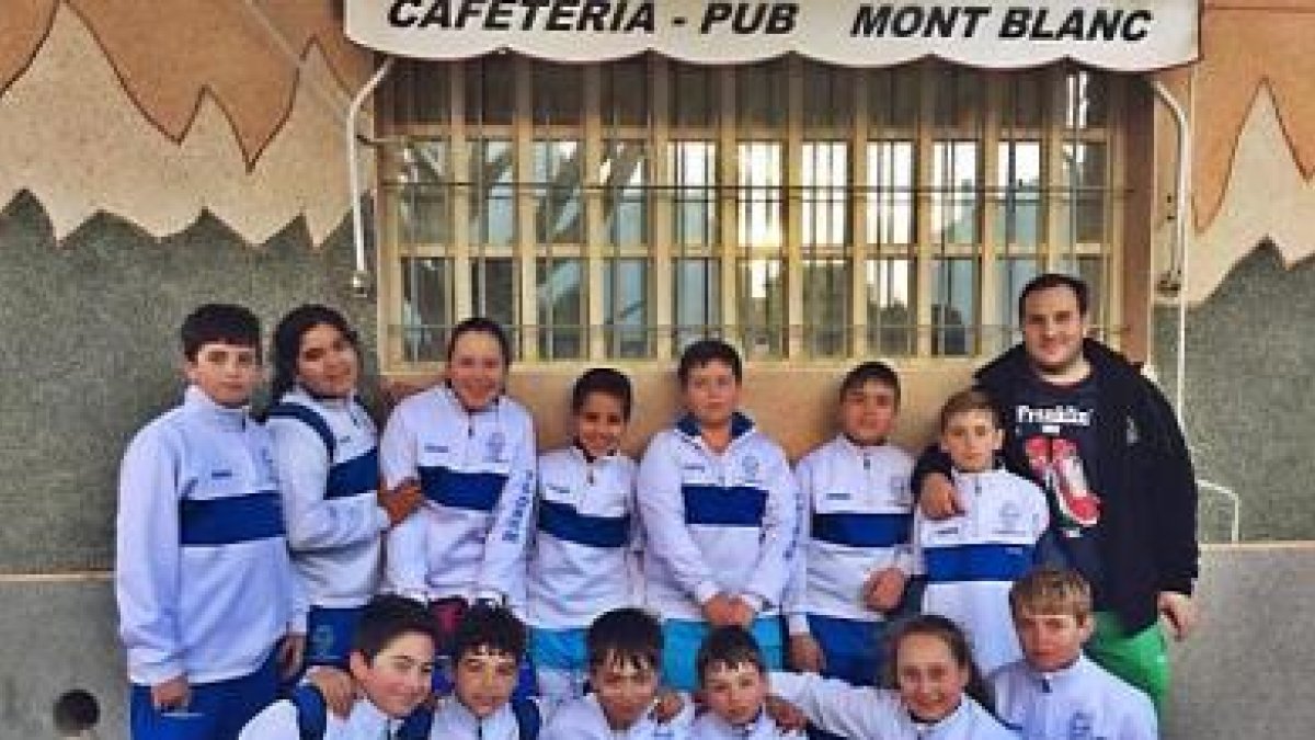 Los jugadores en casa de su sponsor.