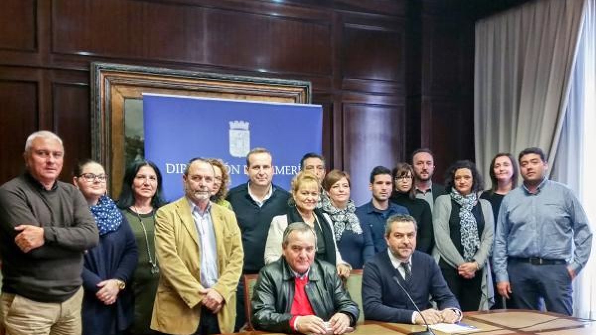 Alcaldes y ediles del PSOE en una rueda de prensa sobre el consorcio.