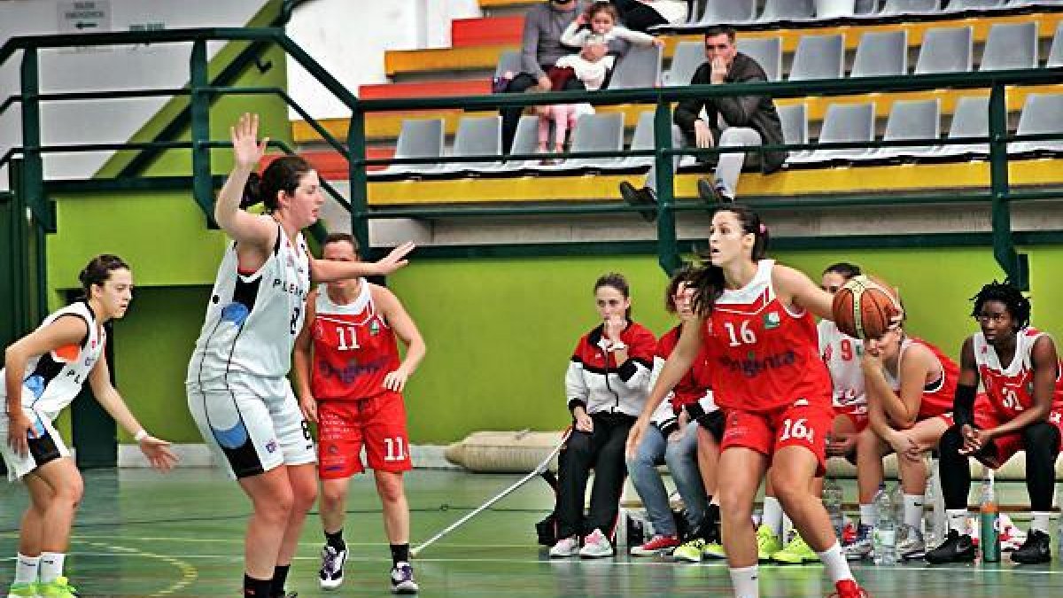 La jugadora del Syngenta invita a los aficionados a la gran fiesta.