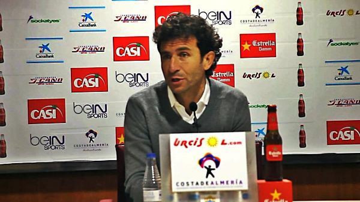 Luis milla en rueda de prensa tras su última victoria en Almería.