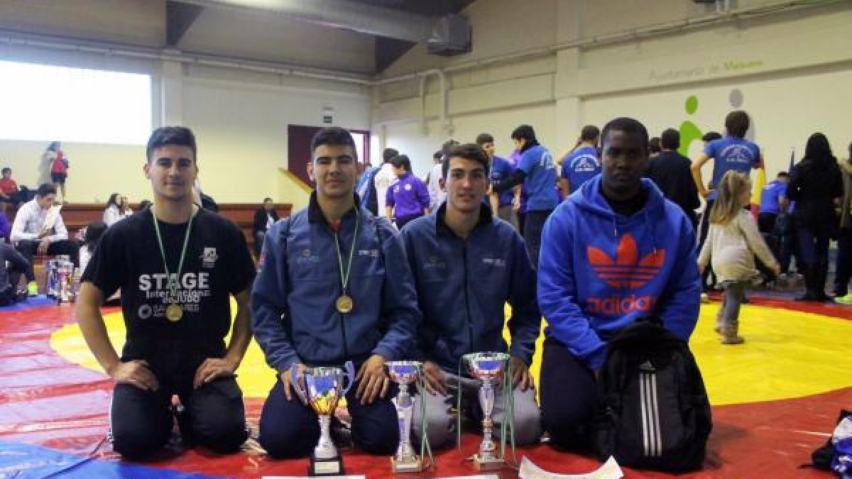 Luchadores almerienses.