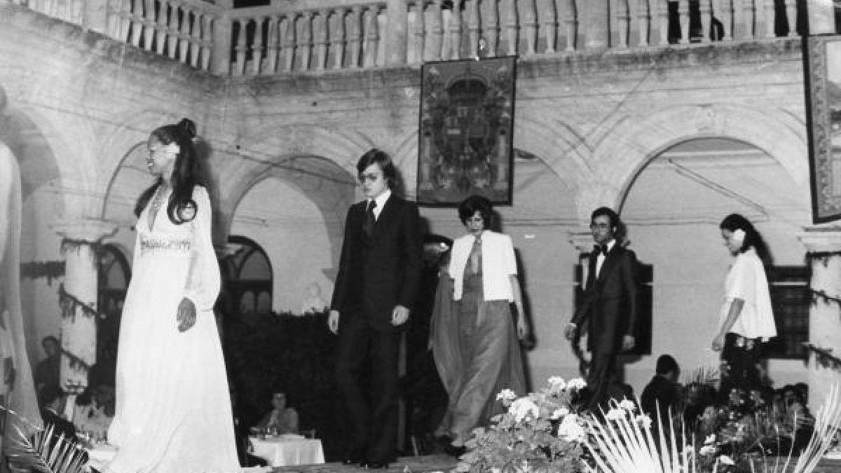 Uno de los desfiles de modelos que la Casa Gladys celebraba.