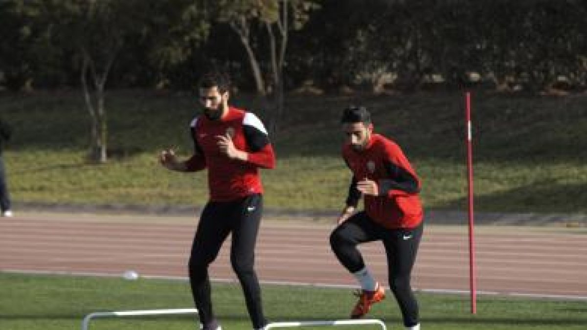 Chuli y Cuéllar en el entrenamiento.