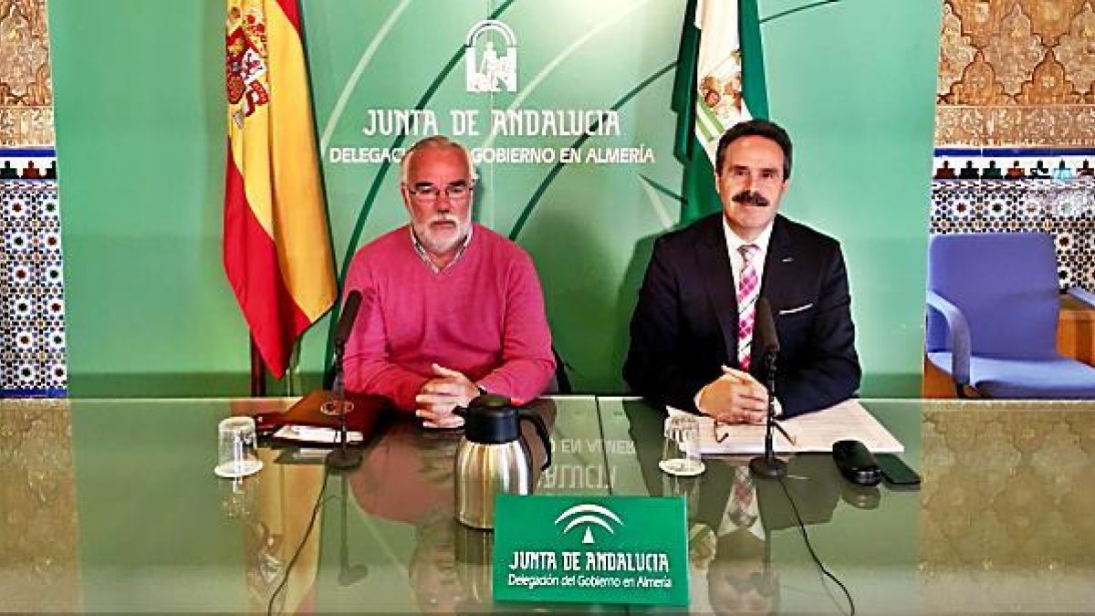 Alfredo Valdivia en rueda de prensa.