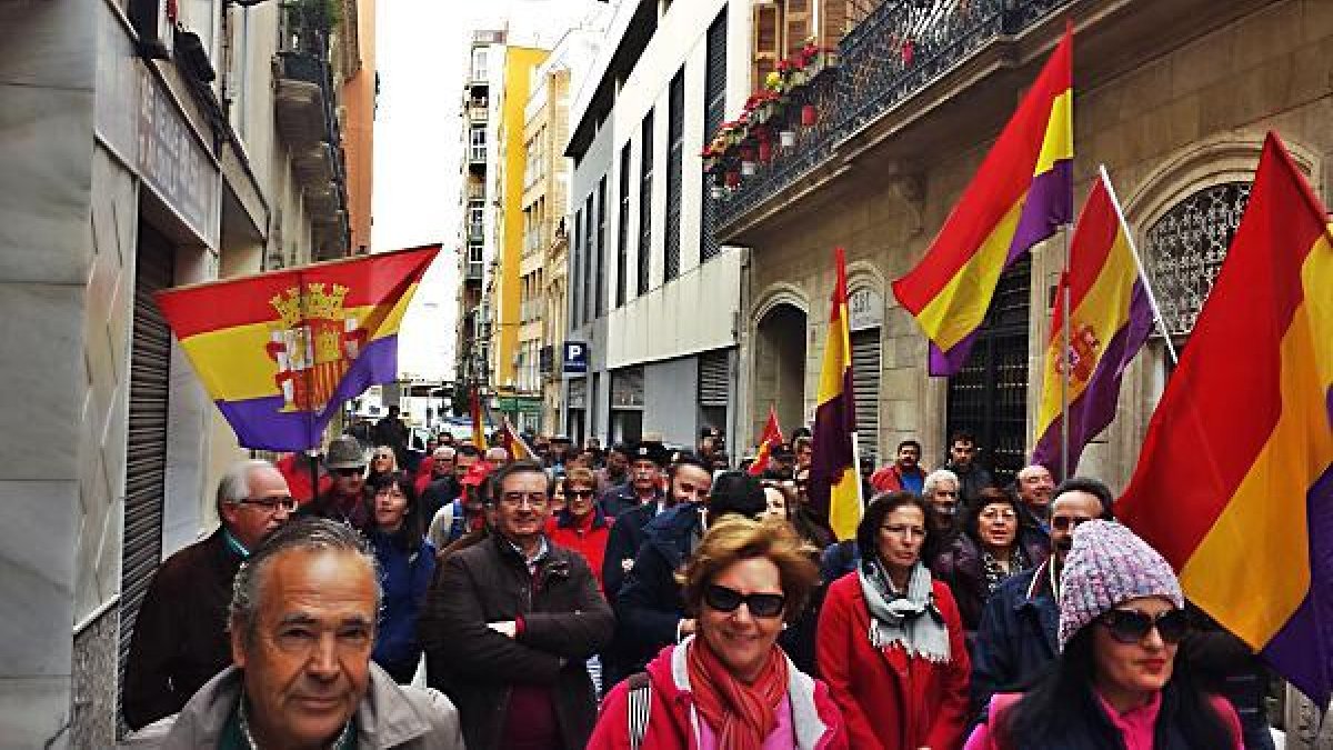 En la marcha participaron alrededor de un centenar de personas