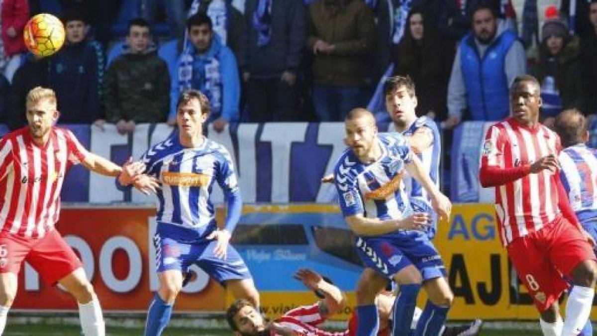 Una jugada del partido.