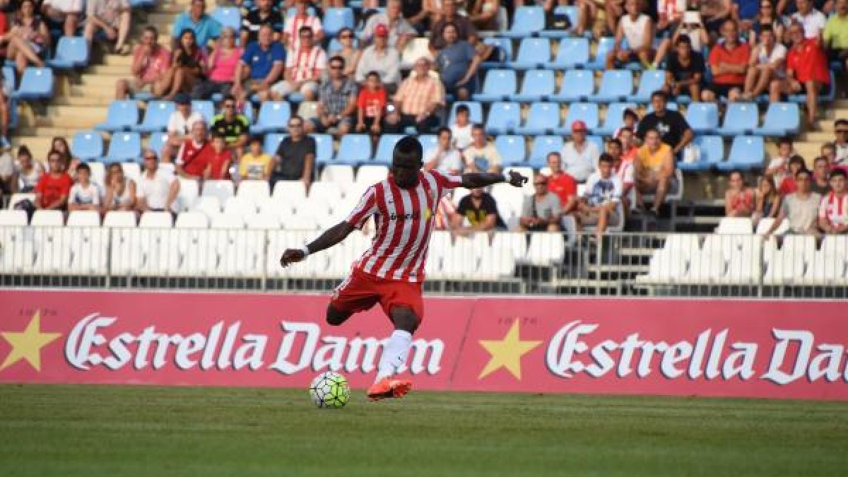Fatau habla claro en rueda de prensa.