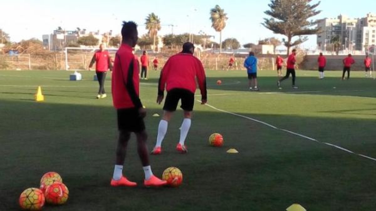 Entrenamiento vespertino del Almería.
