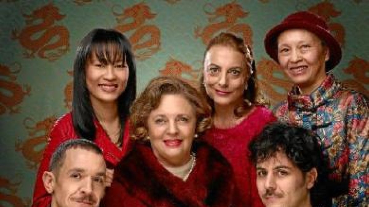 Reparto de la obra que opta a ocho candidaturas de los Max con Luis Luque y Paco Bezerra.