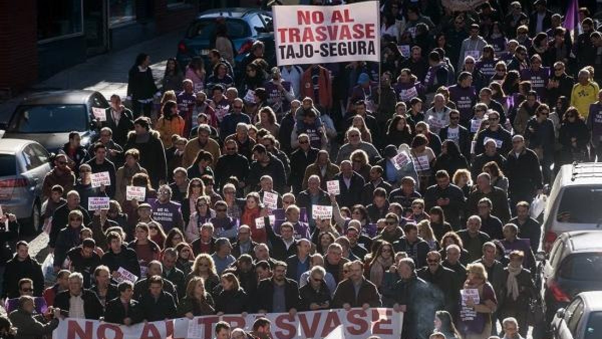 Los regantes de Castilla-La Mancha salieron el domingo a protestar por las calles al grito de ‘No al Trasvase’.