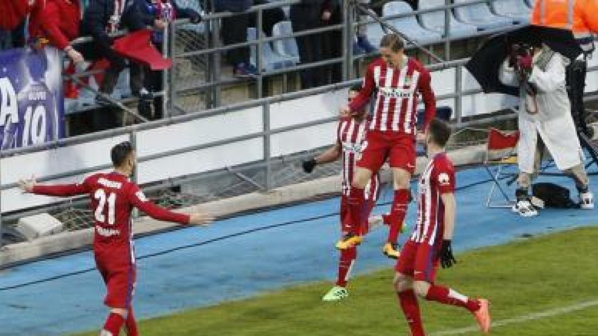 Celebración del gol de Torres.