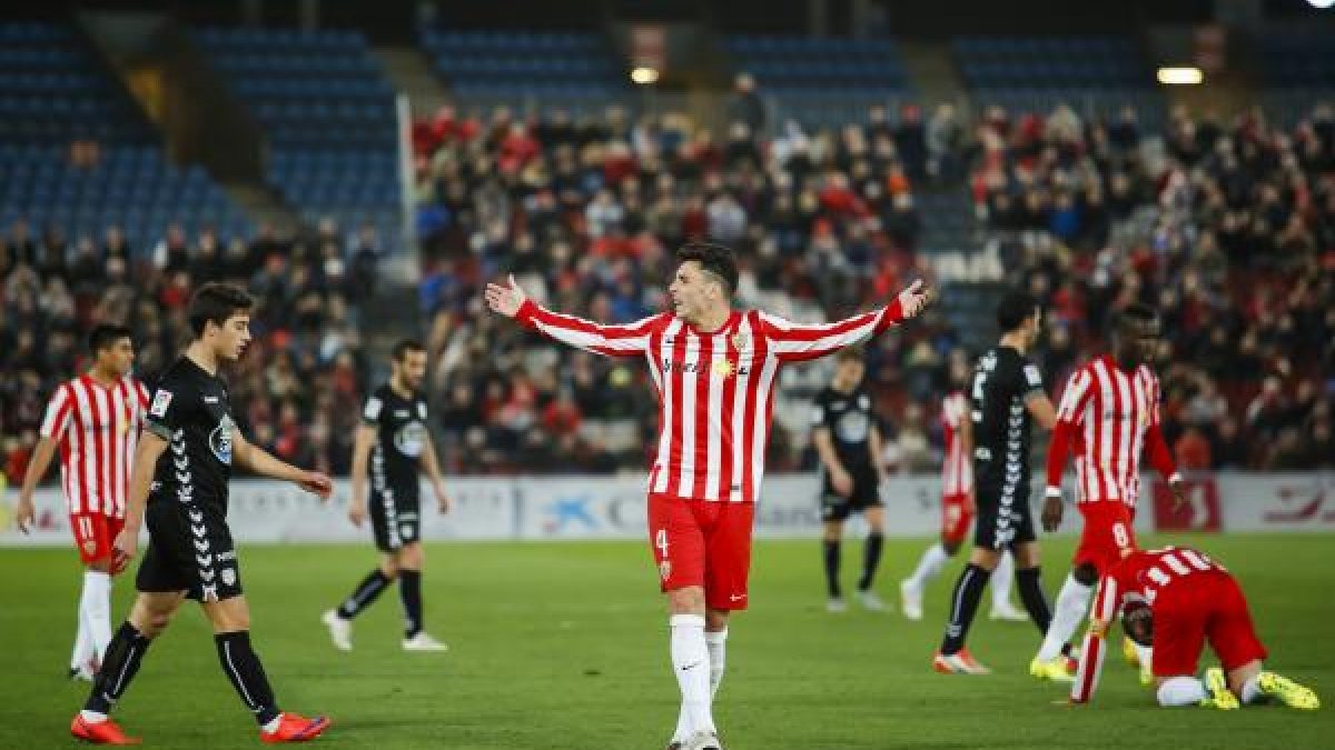Ximo se queja de una falta contra el Lugo.