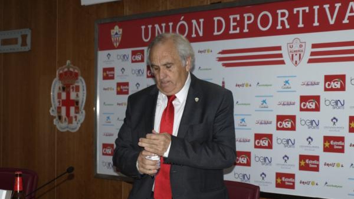 Alfonso García no ve la luz.