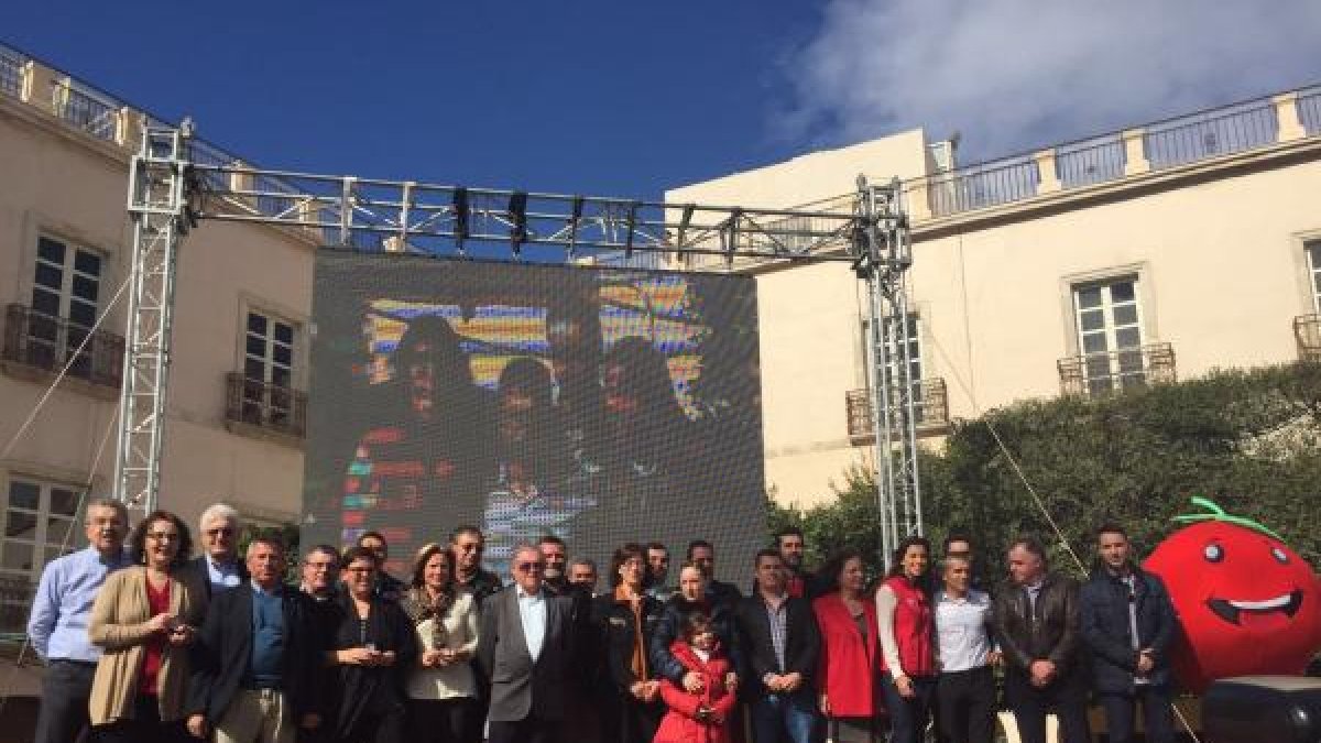 Foto en grupo de todos los galardonados.