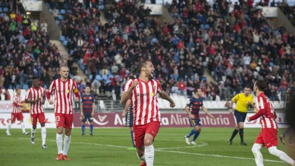 Quique marcó el primer tanto de la era Goro.