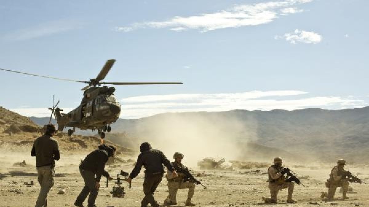 Imagen del rodaje en Tabernas de ‘En zona hostil’, que produce Tornasol Films. (Foto: Manolo Pavón)