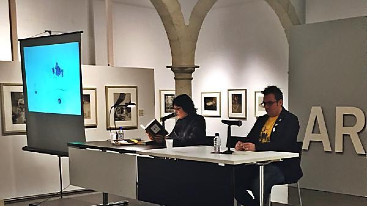 Maillard junto a Raúl Quinto durante la lectura.