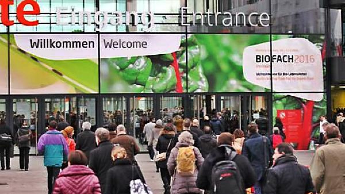 Acceso de visitantes a la feria Biofach 2016
