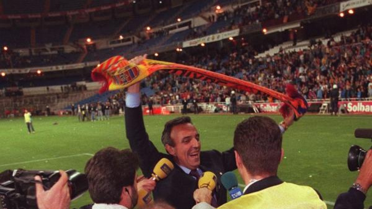 Joan Gaspart celebrando una Copa en el Bernabéu.