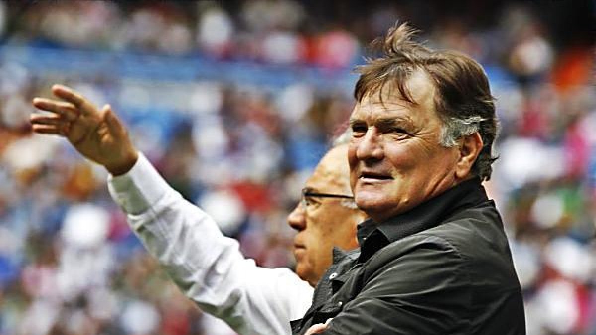 Camacho se prepara para tomar el mando.