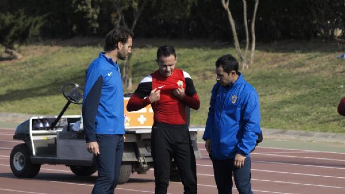 Iván Sánchez hablando con Bronzini y Serrano.
