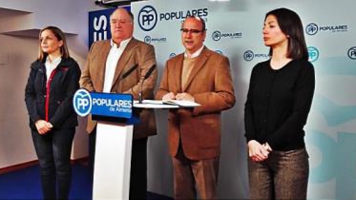 Los senadores del PP.