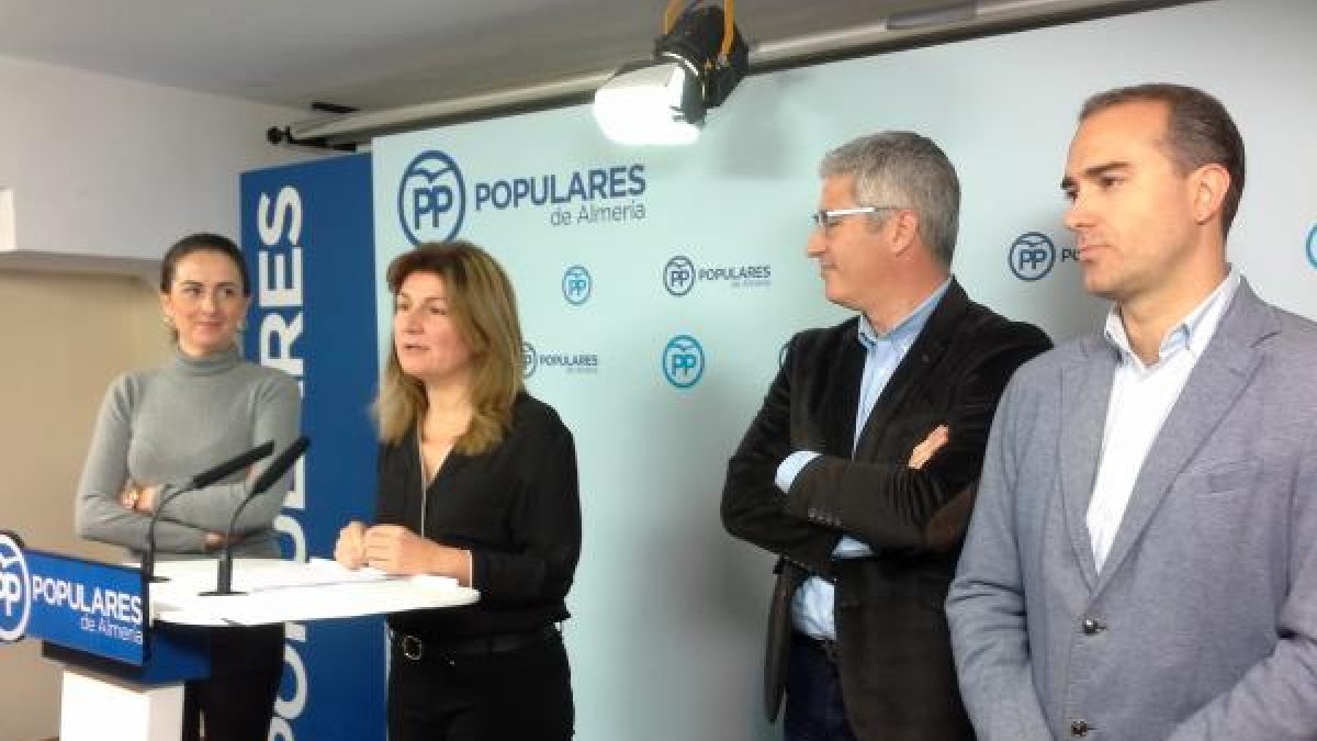 Aránzazu Martín, Rosalía Espinosa, Ismael Torres y Amós García, del PP.