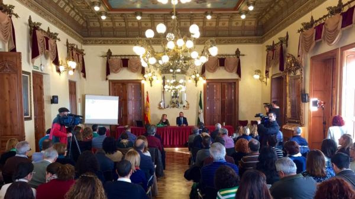 Reunión informativa del delegado con representantes municipales.