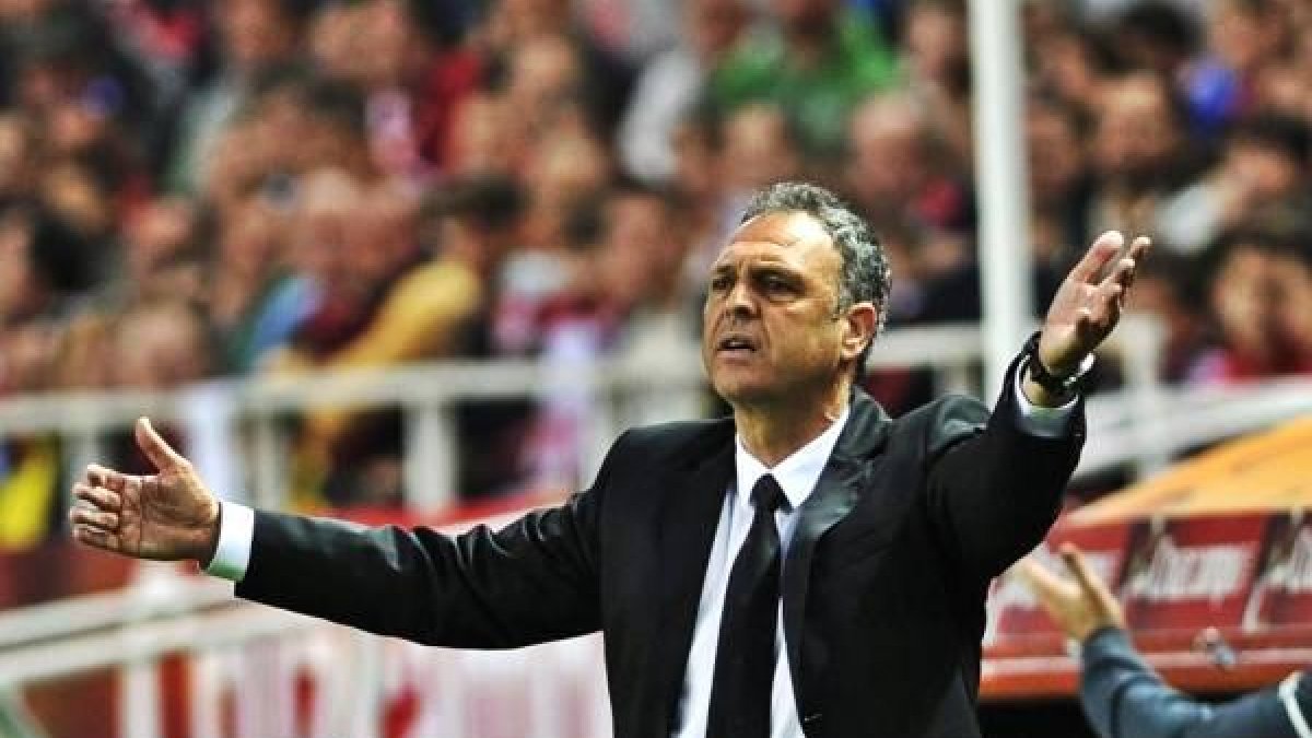 Caparrós está dispuesto a tomar el mando del Espanyol.